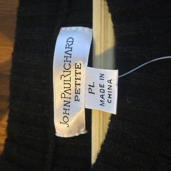 Black and White Sweater Petite Large NWT JohnPaulRichard - Picture 3 of 4
